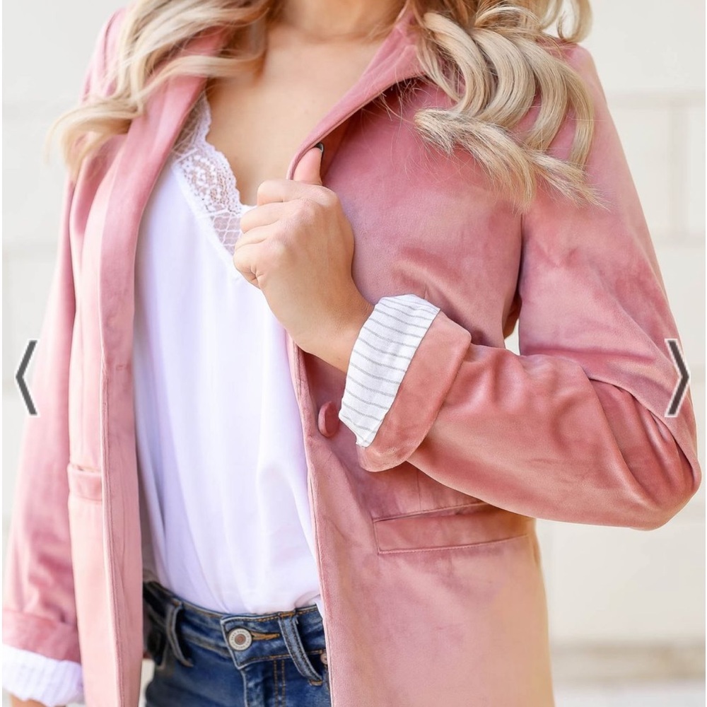 Blush pink CBrand CBRAND Up Till Midnight Velvet BlazerBlush hard to photograph